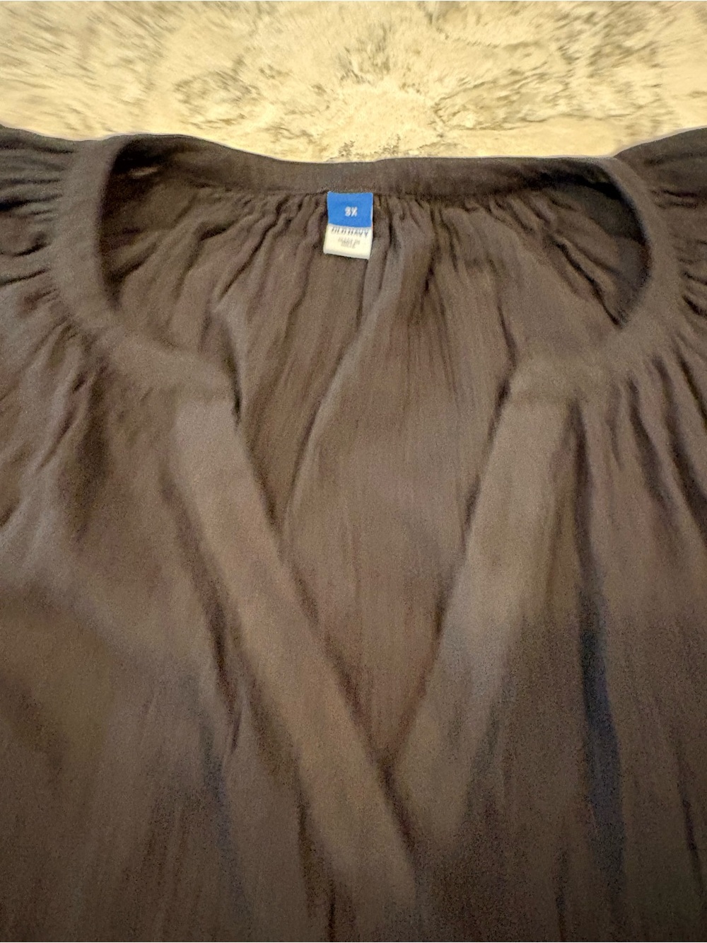 Old Navy Split-Neck Crinkle Gauze Top - Picture 5 of 10